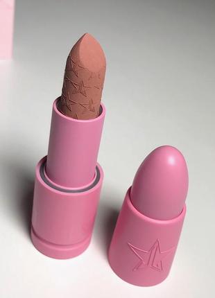 Матовая помада jeffree star velvet ttrap оттенок cеlebrity skin.новая оригинал📦является отправка новой почтой