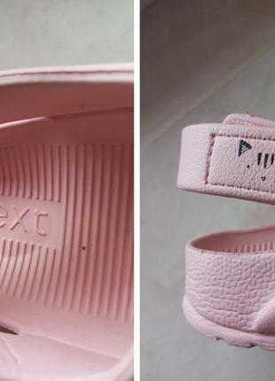 Босоніжки сандалі бренду next принт кішечка uk 9 eur 2710 фото