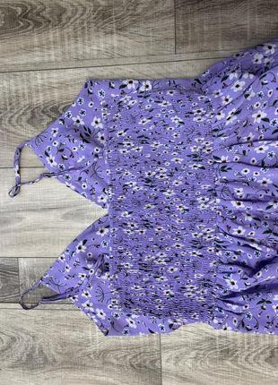 Платье сарафан в цветочный принт сиреневого цвета3 фото