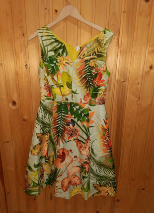 Жіноче літнє плаття