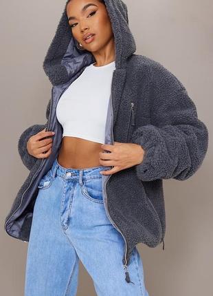 Обʼємна oversized куртка бомбер варешек prettylittlething