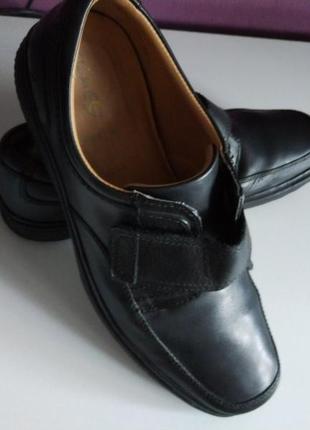 Шкіряні туфлі на липучках, чоловічі