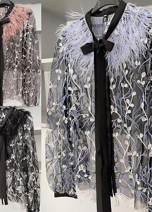 Блуза вышита с натуральным пером