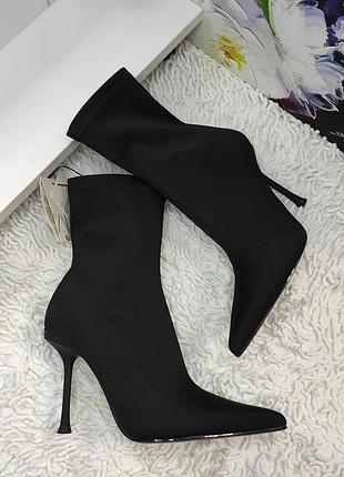 Чорні стрейчеві ботильйони шкарпетки на шпильці