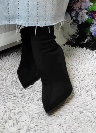Чорні стрейчеві ботильйони шкарпетки на шпильці