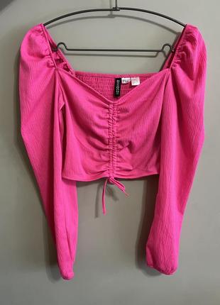 Мусліновий топ рожевий 🦩 блуза на затяжці декольте з об'ємними рукавами кроп топ із рукавом малиновий 🩷3 фото