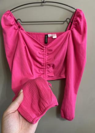 Мусліновий топ рожевий 🦩 блуза на затяжці декольте з об'ємними рукавами кроп топ із рукавом малиновий 🩷8 фото