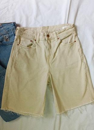 Бермуды/ шорты бежевого цвета от h&m, стильные шорты с необработанным краем