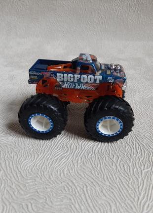 Машинка hot wheels monster trucks 1:64 - bigfoot внедорожник