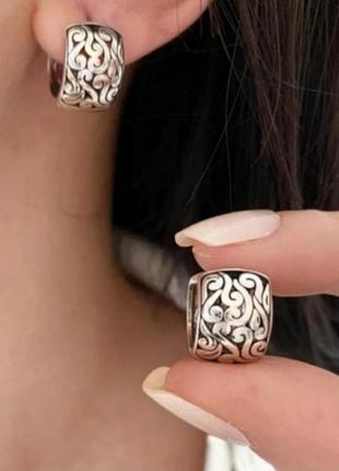 Серьги кольца маленькие круглые кольца с ажурным орнаментом