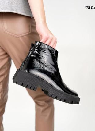 Зимові черевики натуральна лакована шкіра8 фото