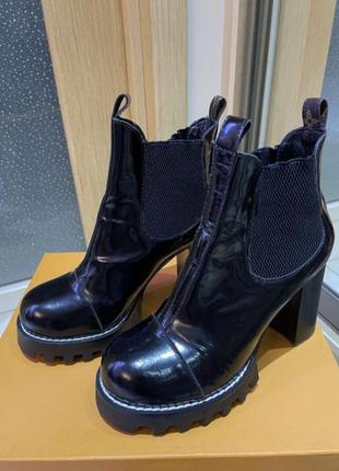 Черевики lv