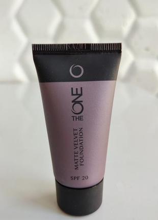 Стойкая матирующая тональная основа орифлейм tne one warm beige 31590 spf 20 matte velvet