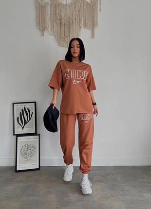 Женский спортивный костюм с футболкой nike