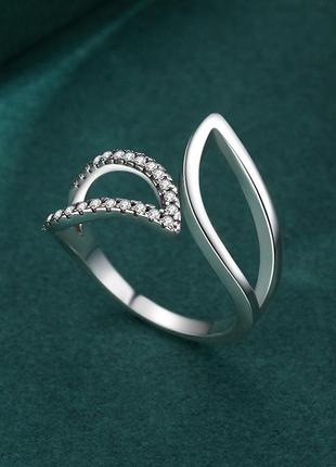 Серебряное кольцо листочка с цирконами