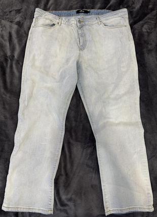 Светлые джинсы
