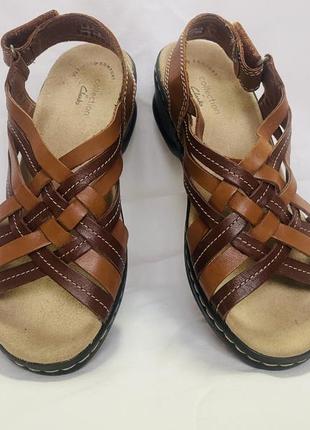 Босоніжки clarks