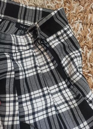 Тепла тенісна спідниця міні у чорно-білу клітинку new look3 фото