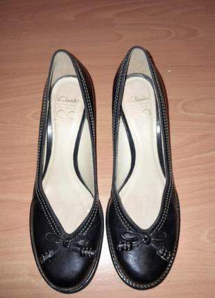 Туфлі clarks