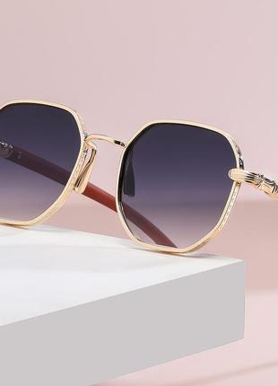 Сонцезахисні окуляри жіночі восьмигранні чорний градієнт коричневі із золотом3 фото