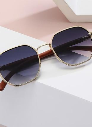 Сонцезахисні окуляри жіночі восьмигранні чорний градієнт коричневі із золотом2 фото