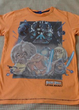 Яскрава футболка