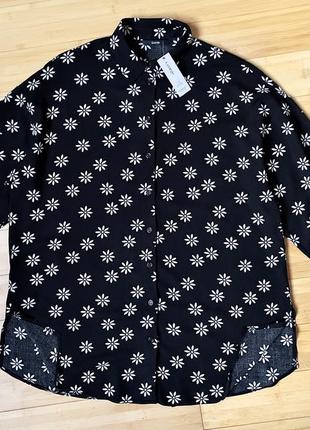 Натуральна чорна сорочка-оверсайз в ромашки3 фото