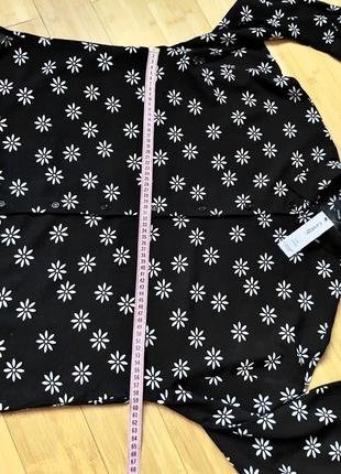Натуральна чорна сорочка-оверсайз в ромашки5 фото