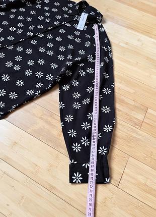 Натуральна чорна сорочка-оверсайз в ромашки7 фото