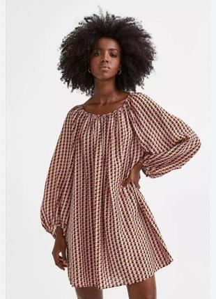 Сукня з абстрактним принтом