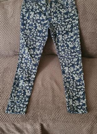 Стрейчевые джинсы с цветочным принтом