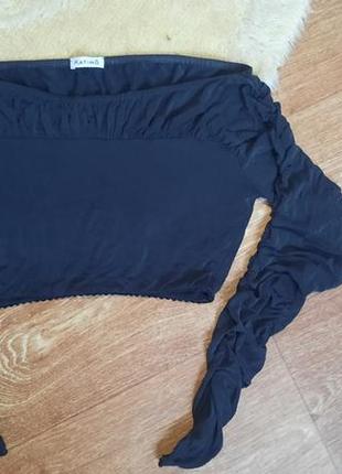 Короткий топ з довгим рукавом