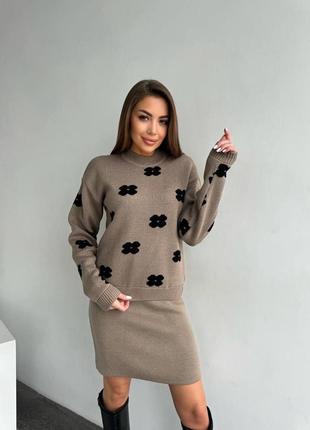 Костюм вязаный