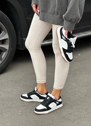 Кроссовки женские