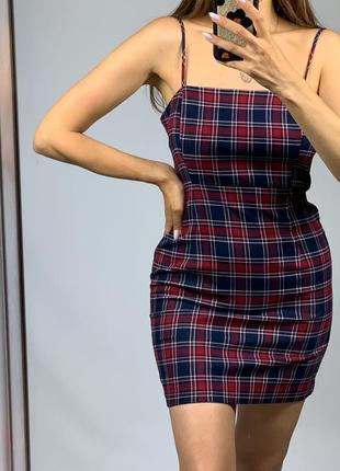 Сукня сарафан на бретелях у клітинку