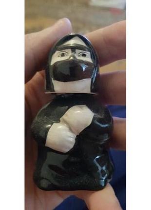 Фарфорова фігурка бедуїна