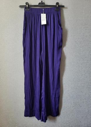 Легкие шелковистые брюки палаццо. oysho