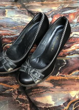 Туфлі чорні класичні5 фото