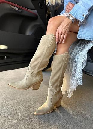 Женские замшевые сапоги ковбойки песочные