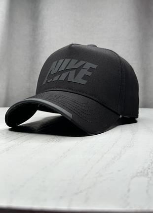 Бейсболка тракер  nike чорна