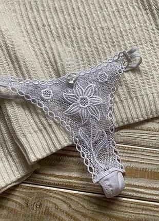 Білі трусики