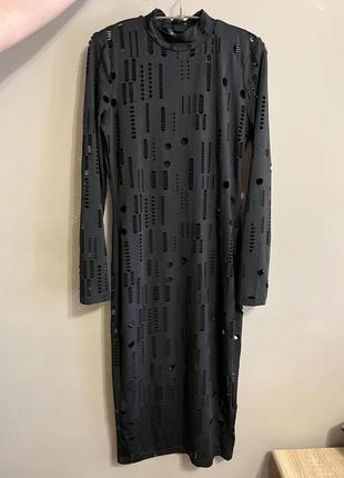 Чорне плаття в дірки рване міді трендовий дизайн, що облягає стильне плаття завдовжки 🔥9 фото