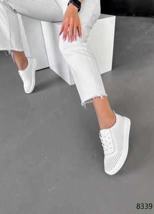 Белые базовые женские кроссовки кеды мокасины с сквозной перфорацией из натуральной кожи кожаные кроссовки кеды мокасины с перфорацией5 фото