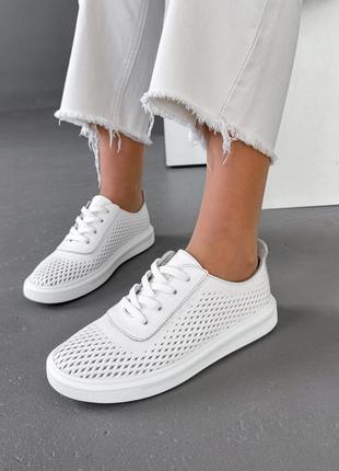 Белые базовые женские кроссовки кеды мокасины с сквозной перфорацией из натуральной кожи кожаные кроссовки кеды мокасины с перфорацией2 фото