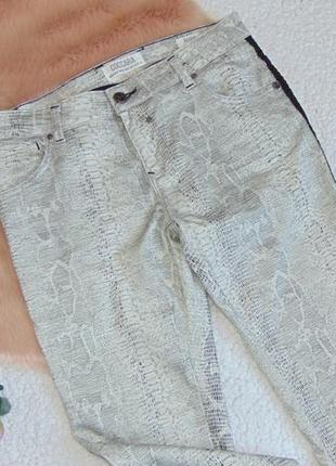 Шикарные брюки с имитацией змеиной кожи3 фото