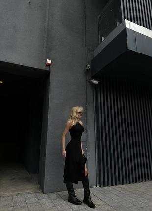 Ідеальна чорна сукня, яка підкреслить твою фігуру..🤤8 фото