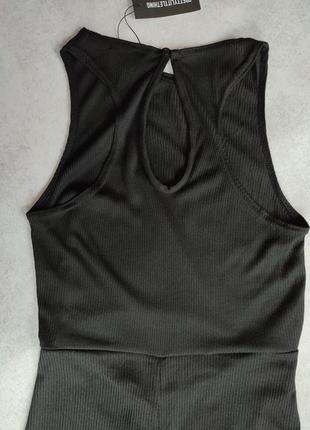 Жіночий чорний літній трикотажний комбінезон кльош в рубчик з вирізом без рукавів plt6 фото