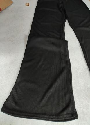 Черный расклешенный комбинезон костюм клеш с вырезом без рукавов в рубчик plt8 фото