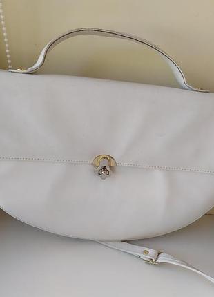 Винтажная кожаная сумочка необычной формы