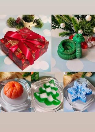 Набір мила ручної роботи з ефірними оліями змія, мандаринка, ялинка та сніжинка.